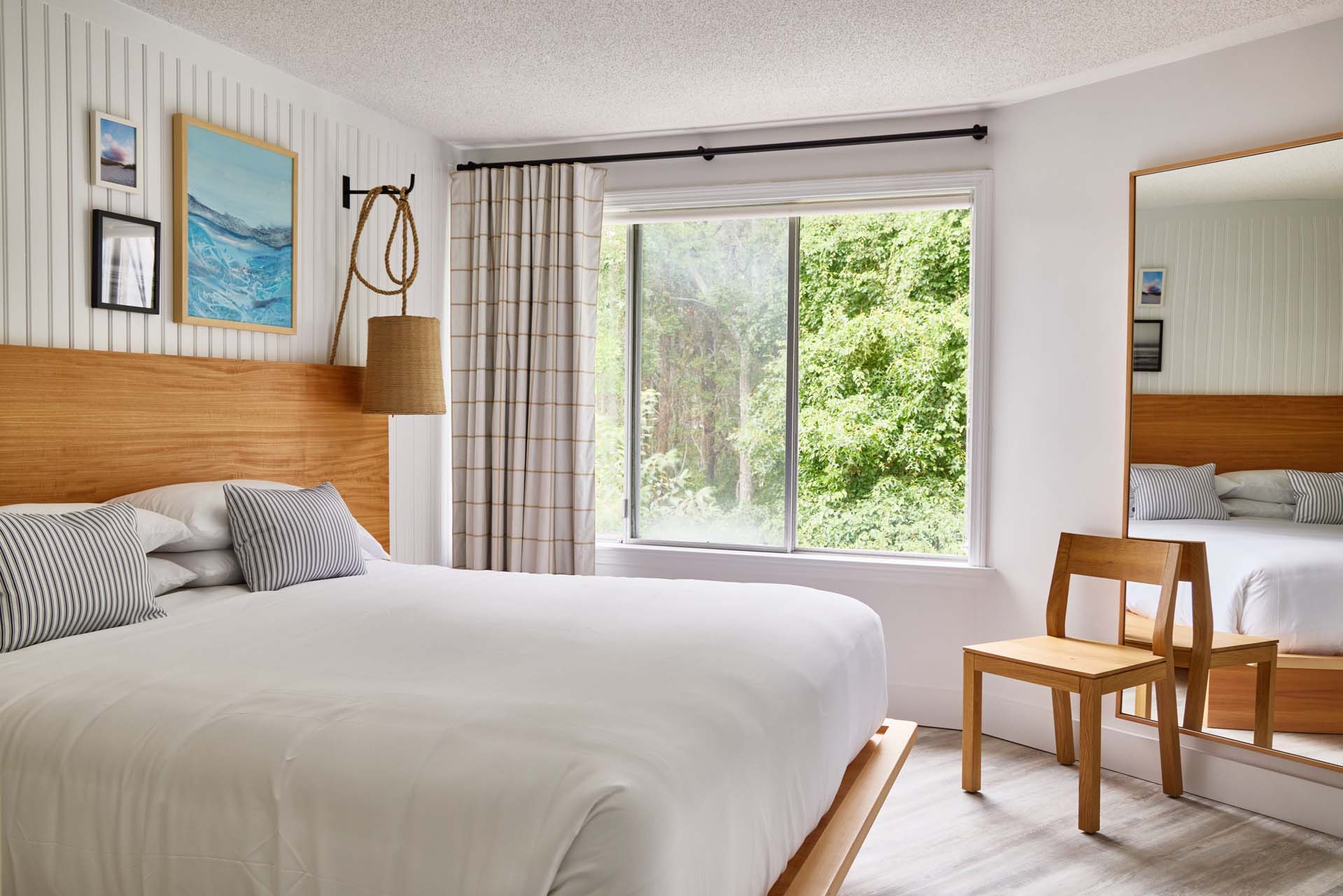 King guest room with king bed and a chair